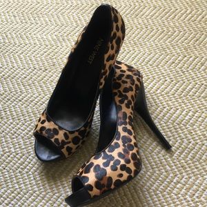 EUC Nine West Animal Print Pumps Peep Toe
